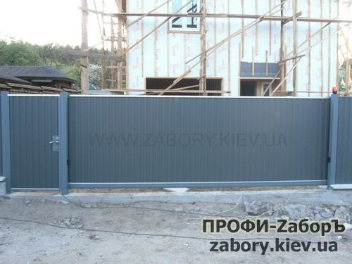 Відкатні ворота з профнастилу