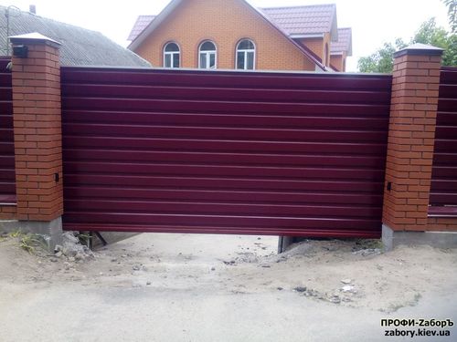 Відкатні ворота з профнастилу