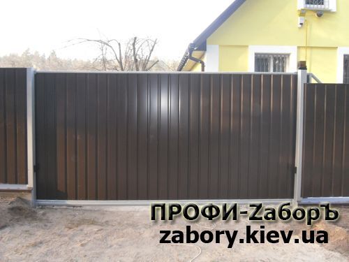 Відкатні ворота з профнастилу
