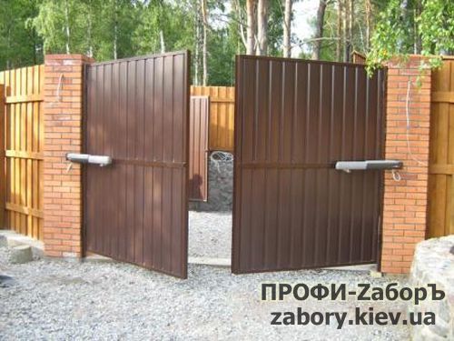 Розпашні ворота з профнастилу в Києві