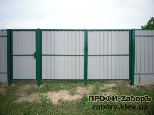 Розпашні ворота з профнастилу в Києві
