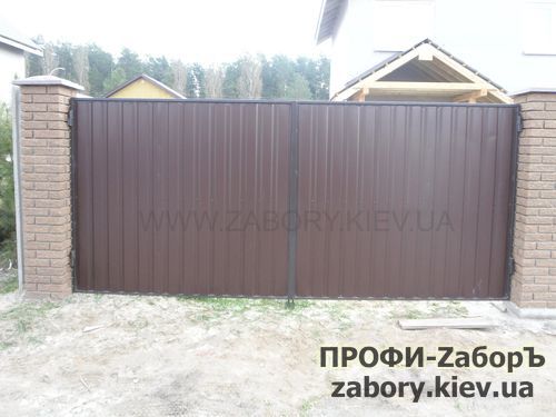 Розпашні ворота з профнастилу в Києві