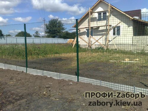 Огорожа з сітки з полімерним покриттям