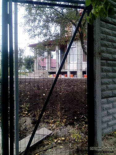 Ворота з зварної сітки з полімерним покриттям